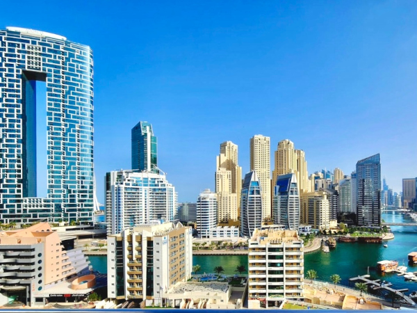 Voller Panoramablick auf Dubai Marina