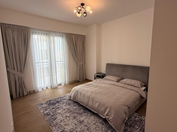 New 2br on mid floor with marina view